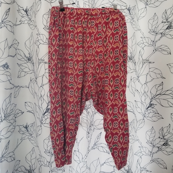 Urban Outfitters Ikat Red Colorful Boho Floral Patterned Capri Soft Lounge Pants - Picture 2 of 12